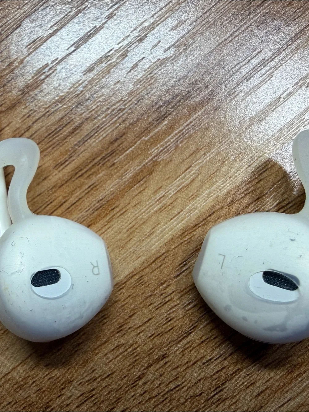 Apple White Wired Earbuds in Clear Case & Apple white wired with out case